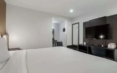 Photo 4 - Studio 6 Suites Escondido, CA