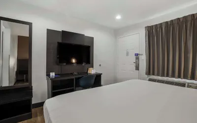 Photo 5 - Studio 6 Suites Escondido, CA