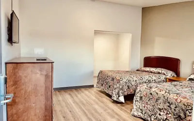 Photo 3 - The Express Inn
