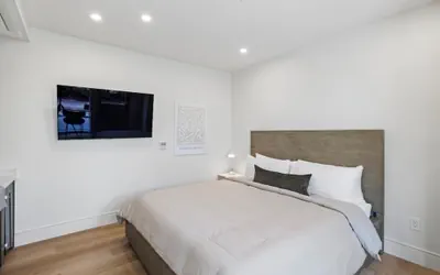 Photo 5 - Casa Jardin, a ZenStay Hotel