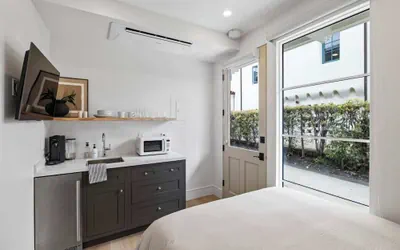 Casa Jardin, a ZenStay Hotel