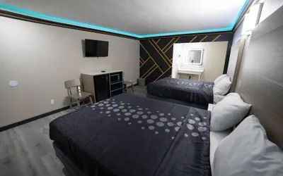 Photo 2 - Artesia Motor Inn