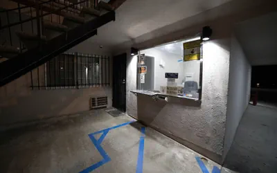 Photo 3 - Artesia Motor Inn