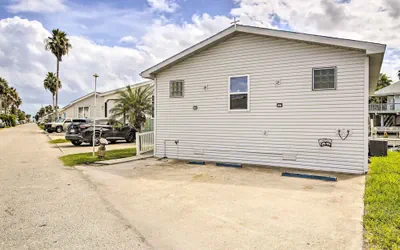 Photo 3 - Bright Port Isabel Getaway w/ Waterfront View