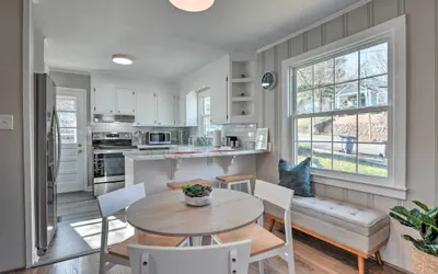 Photo 4 - Mid-century Modern Cottage in Ardmore Area!