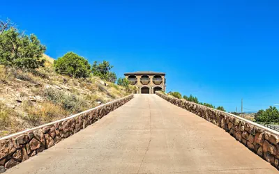 Photo 2 - Spacious Grand Junction Home w/ Mountain View