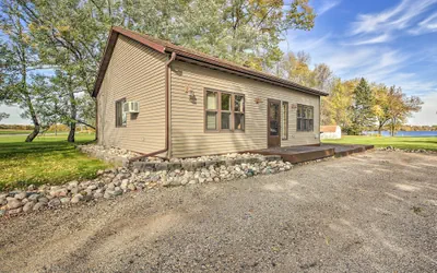 Photo 2 - Waterfront Cabin in Detroit Lakes W/deck+yard