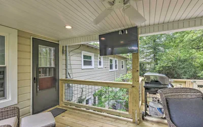 Photo 5 - Blowing Rock Home: 1 Block to Downtown!