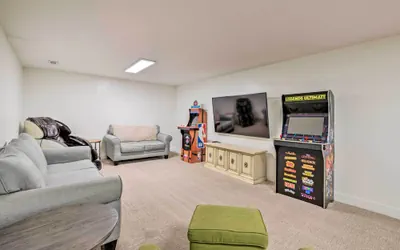 Photo 5 - Spacious Layton Retreat w/ Private Hot Tub!