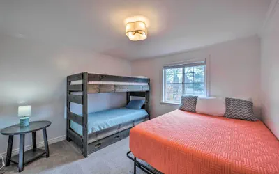 Photo 2 - Spacious Layton Retreat w/ Private Hot Tub!