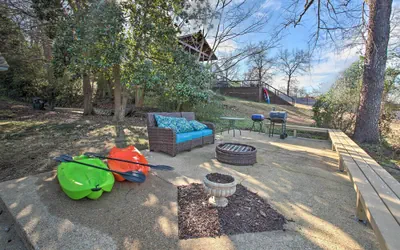 Photo 4 - Waterfront Getaway w/ Dock on Lake Hamilton!