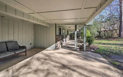 Photo 5 - Waterfront Getaway w/ Dock on Lake Hamilton!
