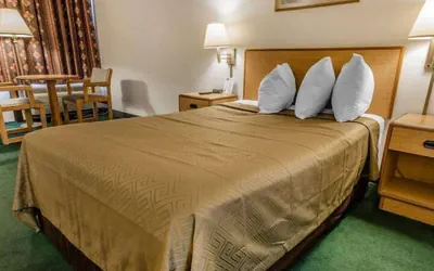 Photo 5 - Horseshoe Curve Lodge