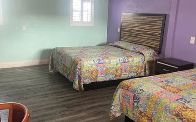 Photo 4 - Economy Inn