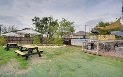 Photo 5 - Home w/ Game Room & Hot Tub, 1 Mi to Seaworld