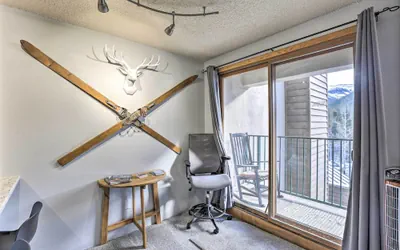 Photo 4 - Cozy Ski-in/out Winter Park Studio w/ Hot Tubs!