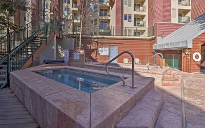 Photo 3 - Cozy Ski-in/out Winter Park Studio w/ Hot Tubs!