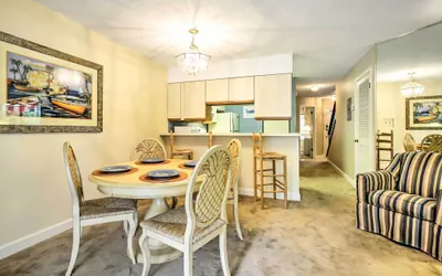 Photo 3 - Niceville Condo w/ Pool Access < 8 Mi to Destin!