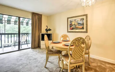 Photo 4 - Niceville Condo w/ Pool Access < 8 Mi to Destin!