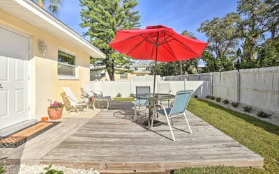 Photo 2 - Pet-friendly Dunedin Townhome w/ Private Yard
