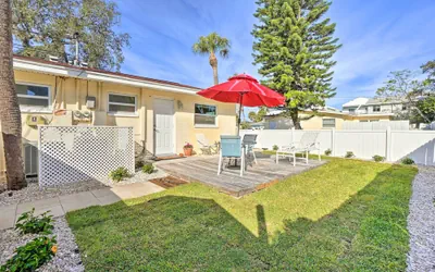 Photo 5 - Pet-friendly Dunedin Townhome w/ Private Yard