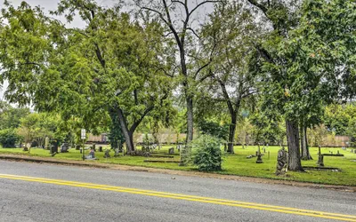 Photo 3 - Historic 'hardy House' on Main Street w/ Fire Pit!