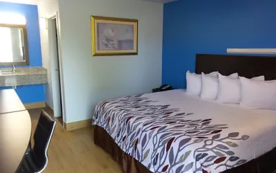 Photo 3 - Budget Inn Alexandria