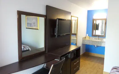 Photo 5 - Budget Inn Alexandria