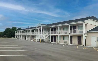 Days Inn by Wyndham Troy IL