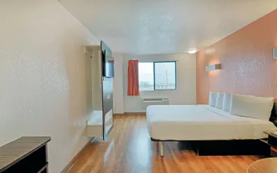 Photo 5 - Studio 6 Suites Los Angeles, CA - Los Angeles - LAX
