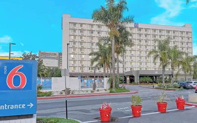 Photo 2 - Studio 6 Suites Los Angeles, CA - Los Angeles - LAX