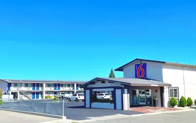 Photo 2 - Motel 6 Yuba City, CA