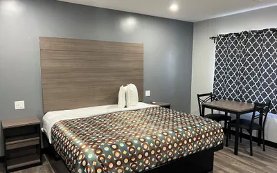 Photo 5 - Sunshine Motel