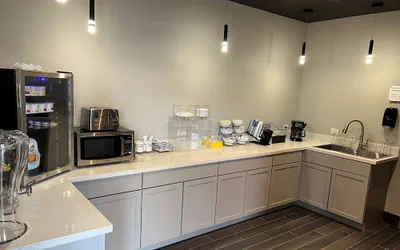 Photo 2 - Ramada by Wyndham Studio Suites Dothan