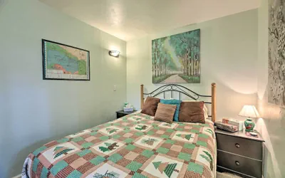 Photo 4 - Cute Pinetop Cabin w/ Gas Grill - Hike & Golf!