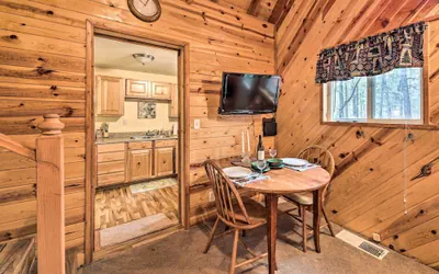 Photo 3 - Cute Pinetop Cabin w/ Gas Grill - Hike & Golf!
