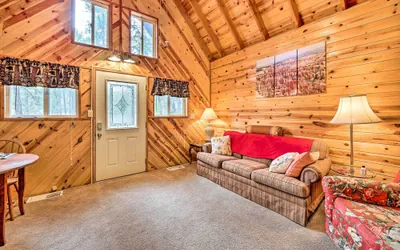 Photo 5 - Cute Pinetop Cabin w/ Gas Grill - Hike & Golf!