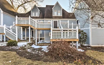 Photo 3 - Cozy Norwich Villa on Golf Course Near Spa!