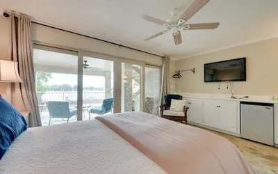Photo 3 - Lakefront Pittsburg Villa w/ Private Pool!