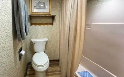 Photo 3 - Cozy Hot Springs Village Lodge - Near Lake Desoto!