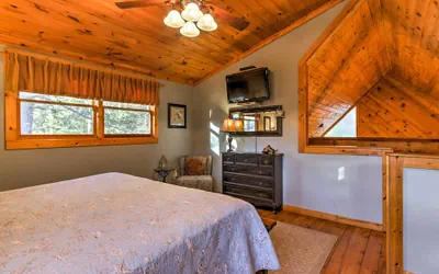 Photo 5 - 'cozy Nest' Gatlinburg Cabin w/ Porch & Jacuzzi!