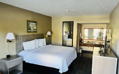 Photo 4 - Alpine Valley Inn