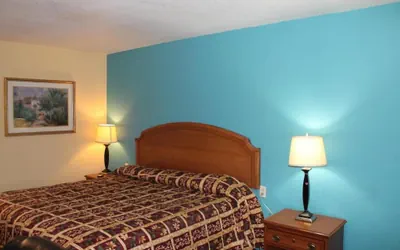 Photo 4 - Economy Inn Express