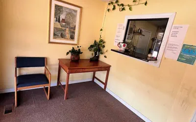 Photo 3 - Economy Inn Express