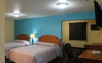 Photo 5 - Economy Inn Express