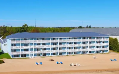 Blue Water Beachfront Hotel & Waterpark
