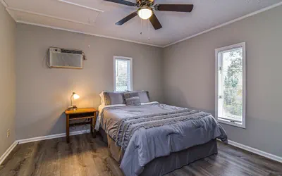 Photo 2 - Cozy Mtn. Getaway in South Asheville