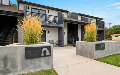 Photo 2 - Modern Mesa