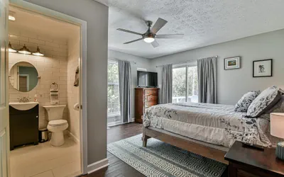 Photo 3 - 2 BR apt near Mtn to Sea Hiking Trail
