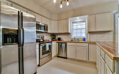 Photo 5 - 2 BR apt near Mtn to Sea Hiking Trail